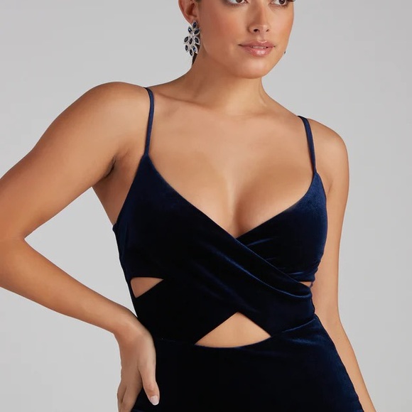Navy Velvet Cutout Bodycon Dress - Picture 4 of 7